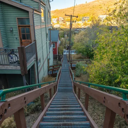 Walk to skiing and Main, Spectacular Old Town 4br Modern Home, Hot Tub, Fireplace, Outdoor firepit