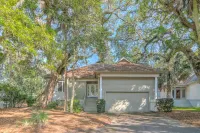 Golf Course Views and Screened Porch - Stunning Island Oasis