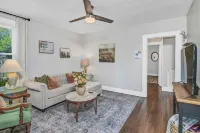 Revamped 3Br Oasis on Forest Dr