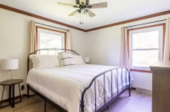 Expansive Grounds and Luxurious Hot Tub - Stunning Ranch Retreat