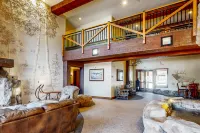 Ski-In/Out Condo with Shared Pool, Hot Tub & Sauna - Walk to Village Hotels in Summit County
