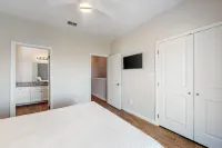 Dual-Suites on the Bay - High-Speed WiFi, Shared Pool, Central AC & Water Views
