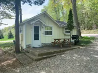 Charming Cabin with Gas Grill and Picnic Area - Cozy Retreat
