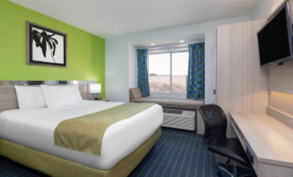 Microtel Inn & Suites by Wyndham Cornelius/Lake Norman
