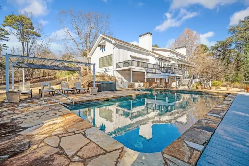Massive Lakefront Mansion, 9Br/6BA 16 Beds, Private Pool & Dock, 9200Sqft+
