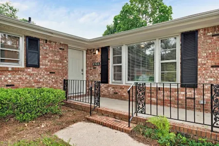 Spacious 4-bedroom house in charming Hanahan with AC, WiFi