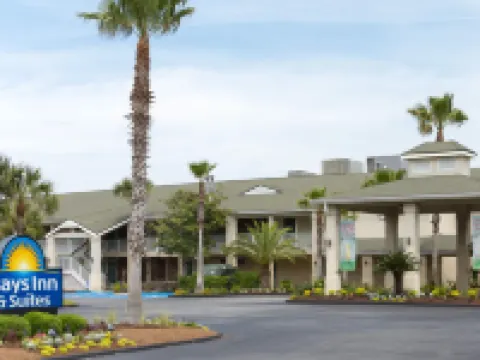 Days Inn & Suites by Wyndham Jekyll Island Hotels in Glynn County