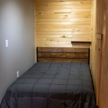 Cozy house with lake view near Marquette Отели в г. Ишпеминг