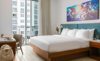 The Circ Hotel Hollywood, Sonder