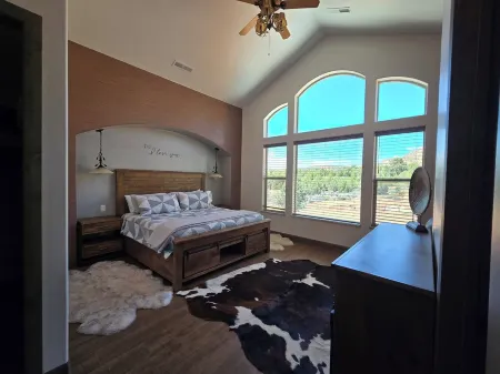 Luxurious-unique-tranquil Retreat. By Zion'sPark-GrandCanyon-Hike/Bike/Relax