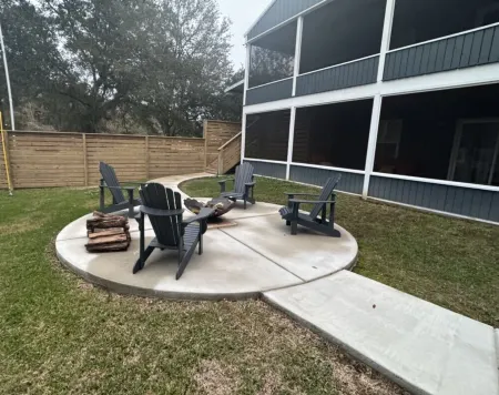 Downstairs Studio style apartment on the River