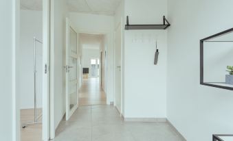 Delightful 2 Bedroom Apt - Balcony - Parking