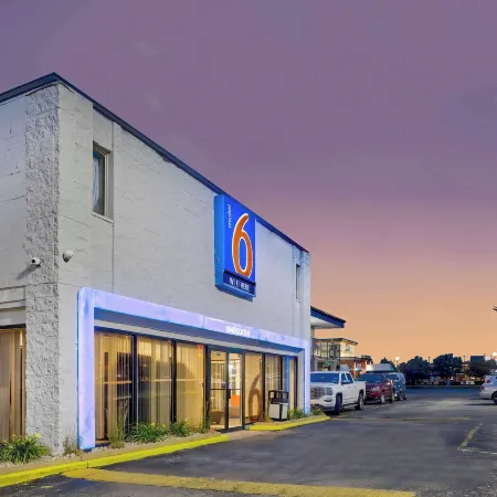 Motel 6 Villa Park, IL - Chicago West