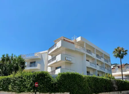 Résidence Carlton - Rénovée Avec Piscine Отели рядом с достопримечательностью «Musee des Coquillages»