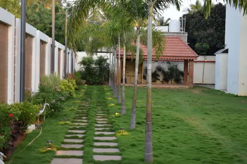 Sri Ganesh Mahal Hotels in Manjakuppam