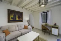 Pied à Terre at Casitas Aparicio