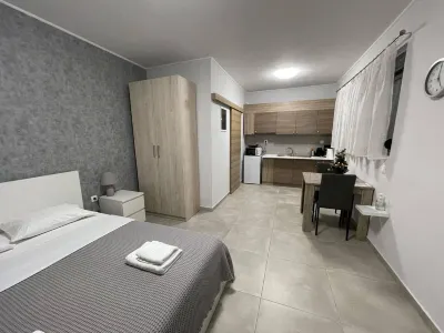 Avr Airport Deluxe Suites 6 Airport Free Shutle Hotels in Markopoulo Mesogaias