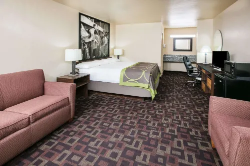Super 8 by Wyndham Oklahoma Airport Fairgrounds West - Motels