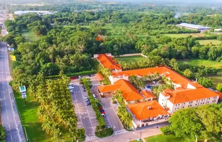 Quality Hotel Real Aeropuerto San Salvador Отели в г. Сан Луис Тальпа