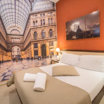 B&B Chiaia 32 Отели рядом с достопримечательностью «Площадь Пьяцца-дель-Плебишито»
