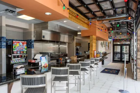 Magic Retreat Near Disney, Sleeps 12 Private Pool Sol101 Отели в г. Давенпорт