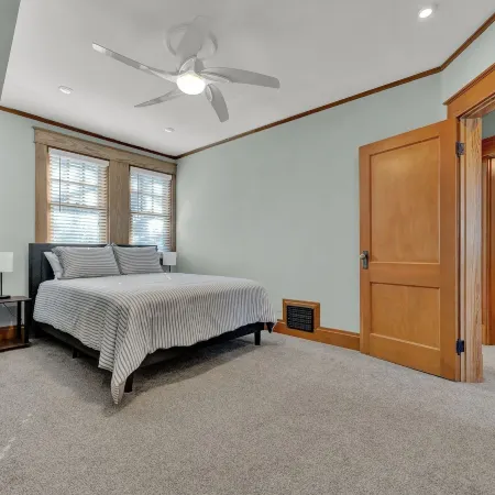 Oakley Square 3Br Charmer - Total Walkability 3 Bedroom Home by RedAwning