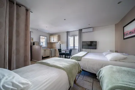 Les Loges du Luberon Отели в г. Кабриер-д'Авиньон