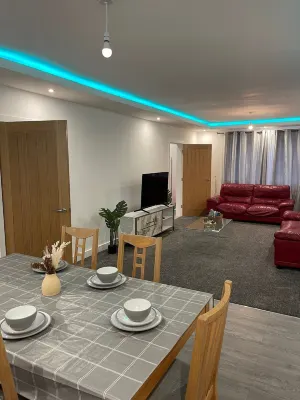 Citrine Suite - Sleeps 8 with Parking - Bungalows