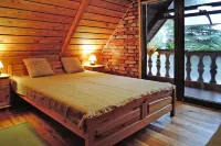 Wooden House by Masurian Lakes Gizycko - parking