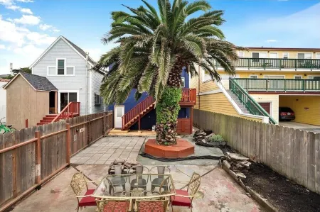 Coast PalmTree Yard 2BR Block from Beach