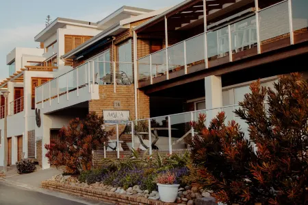 Aqua Marina Guest House Отели рядом с достопримечательностью «Post Office Tree»