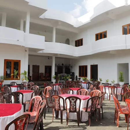 Amis Hotel & Restaurant