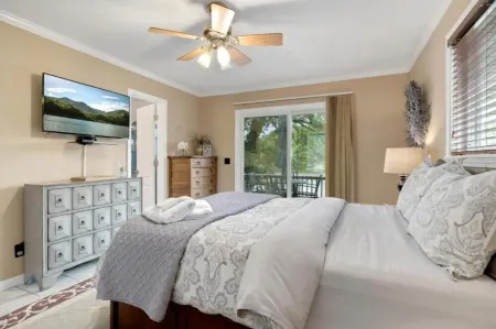 Bella Vista Lake House, MTB Trail Access, Golf, close to downtown Bentonville