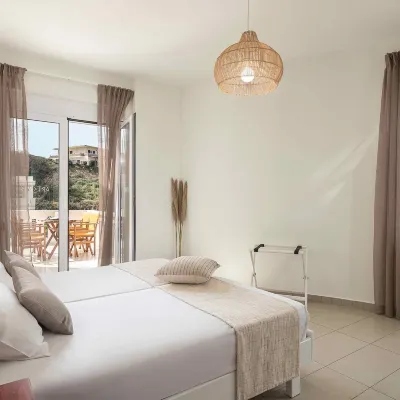 Artemis Apartments Hotel berhampiran Pantai Stalos