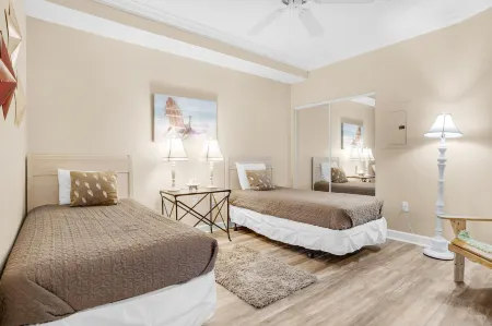 Summit at Tops'l 212 Отели в г. Мирамар-Бич