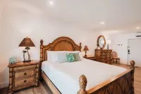 Guana Beach Inn Отели в г. Марш Харбор