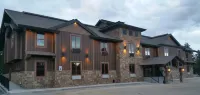 Sawtelle Mountain Resort Отели в г. Айленд Парк