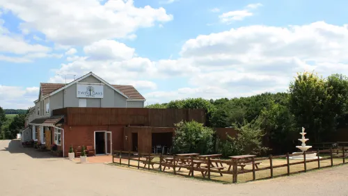 Twin Oaks Hotel