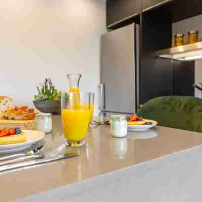 Pierce Boutique Apartments by Simplissimmo Dining/Meeting Rooms