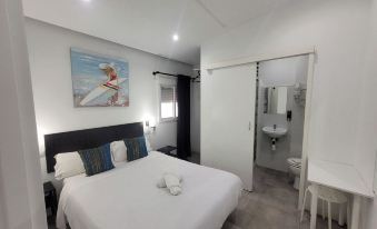 Ayz Frailes - Auto Check-in Property