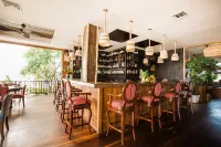 Umaya Resort & Adventures - bar