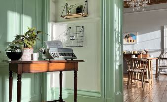 Coed Mawr Hall Bed & Breakfast