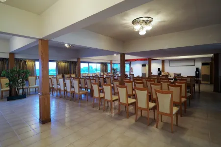 Navanakorn Golden View Отели рядом с достопримечательностью «Rajamangala University of Technology»