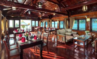 Cozy Bay Cruise