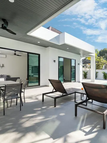 รูปภาพของวิลล่า อินทราที่มีดีไซน์ 2 ห้องนอนพร้อมสระว่ายน้ำออกซิเจน