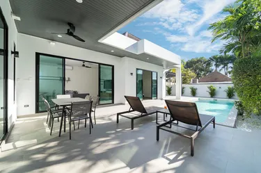 รูปภาพของวิลล่า อินทราที่มีดีไซน์ 2 ห้องนอนพร้อมสระว่ายน้ำออกซิเจน