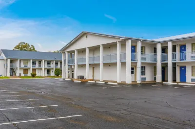 Studio 6 Alexandria, La Hotels near Masonic Drive Shopping Center
