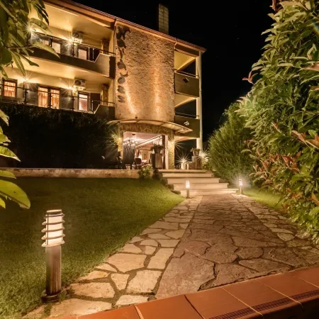 Hotel Naiades Отели в г. Меглен