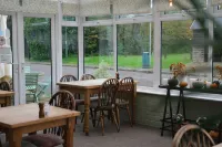 The Crown Inn Dial Post Hotel di Henfield