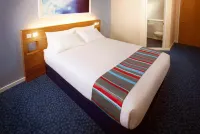 Travelodge Wirral Eastham - parking